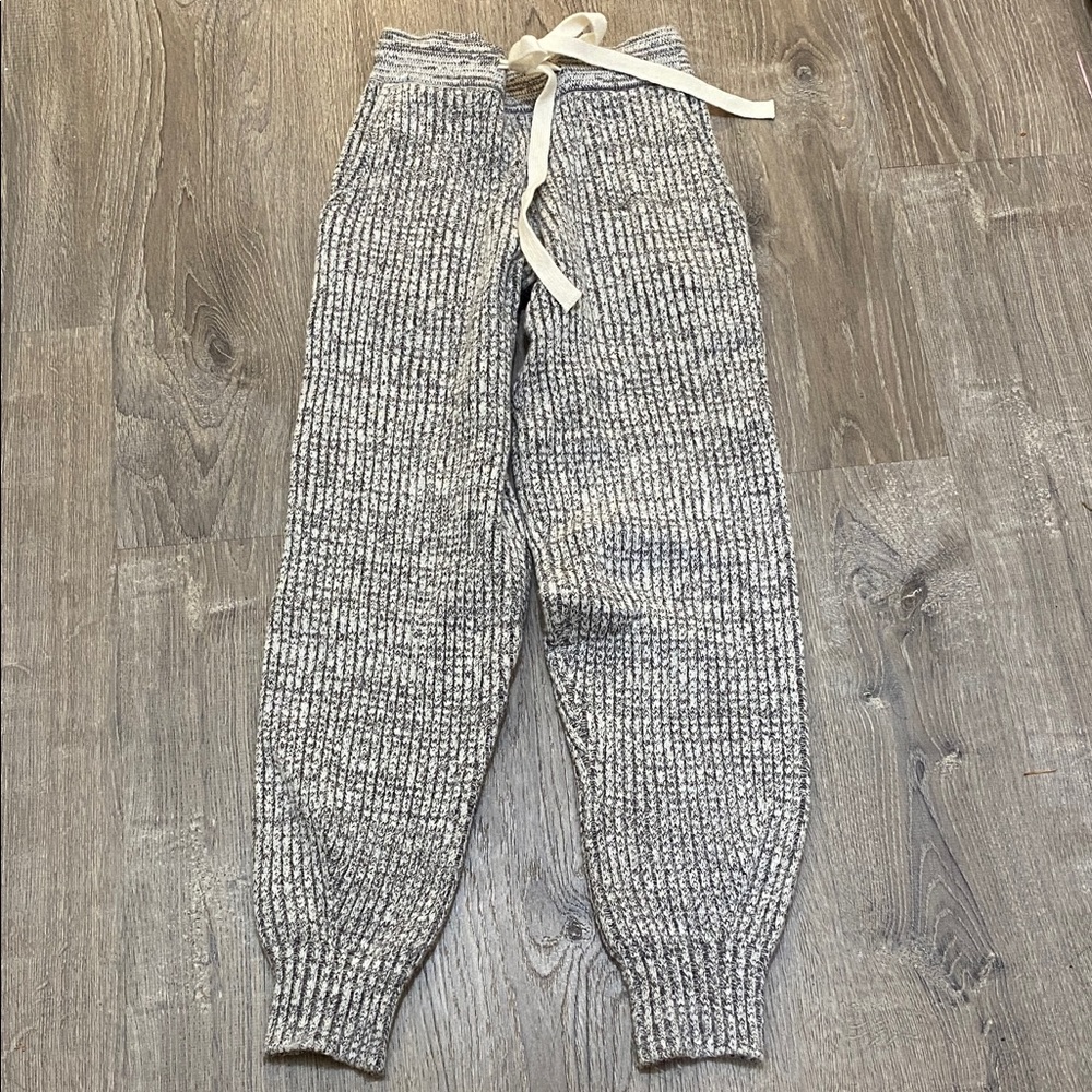 Universal Thread Xs - image 1